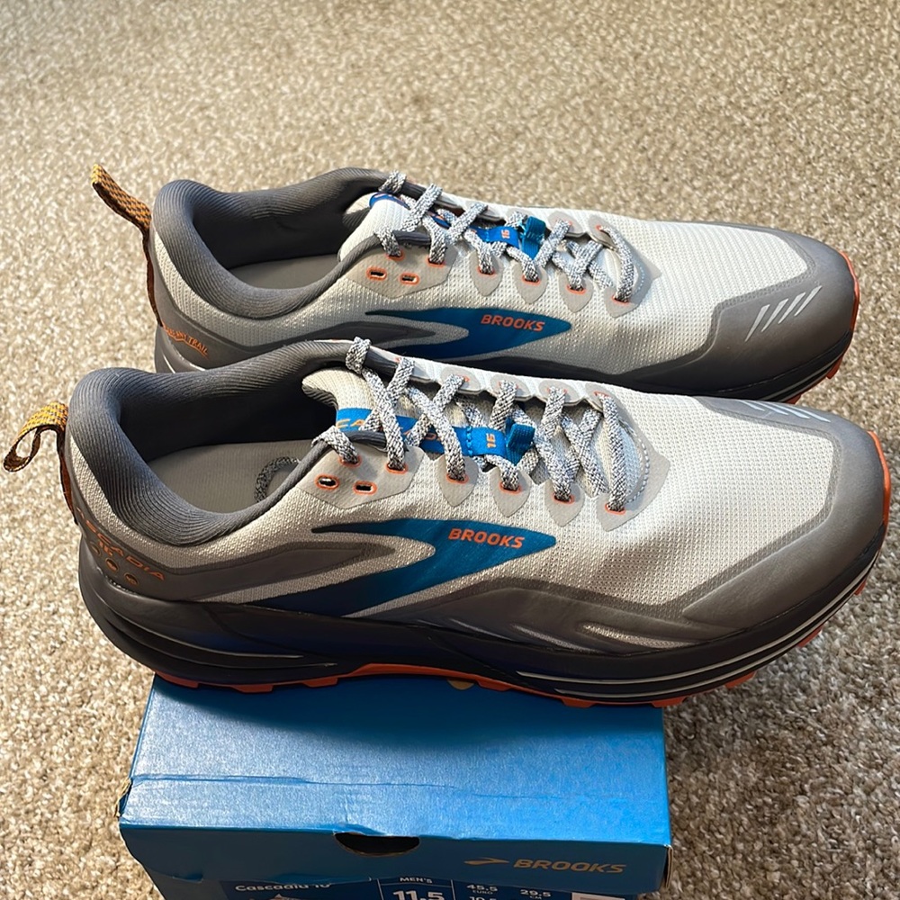 Brooks Cascadia 16 SIZE: 11.5